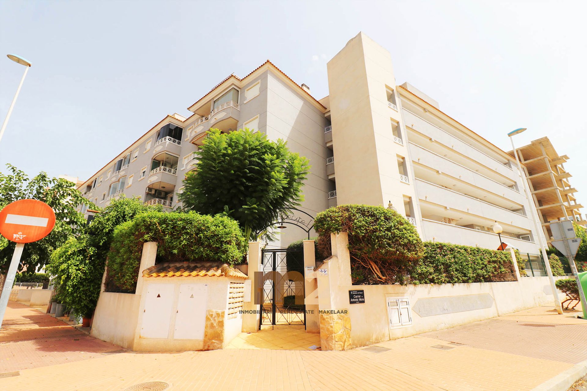 Vista exterior de Pis en venda en Guardamar del Segura amb Terrassa, Moblat i Forn