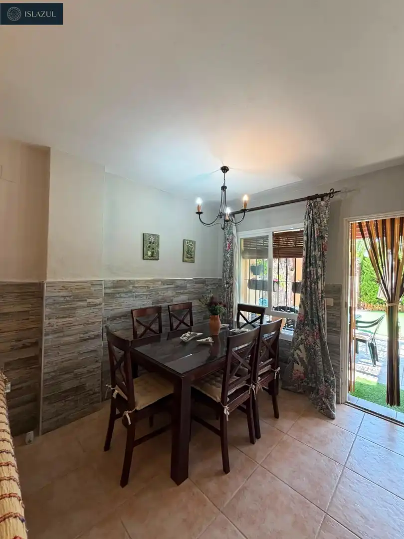 Esszimmer von Einfamilien-Reihenhaus zum Verkauf in Islantilla mit Privatgarten, Terrasse und Abstellraum