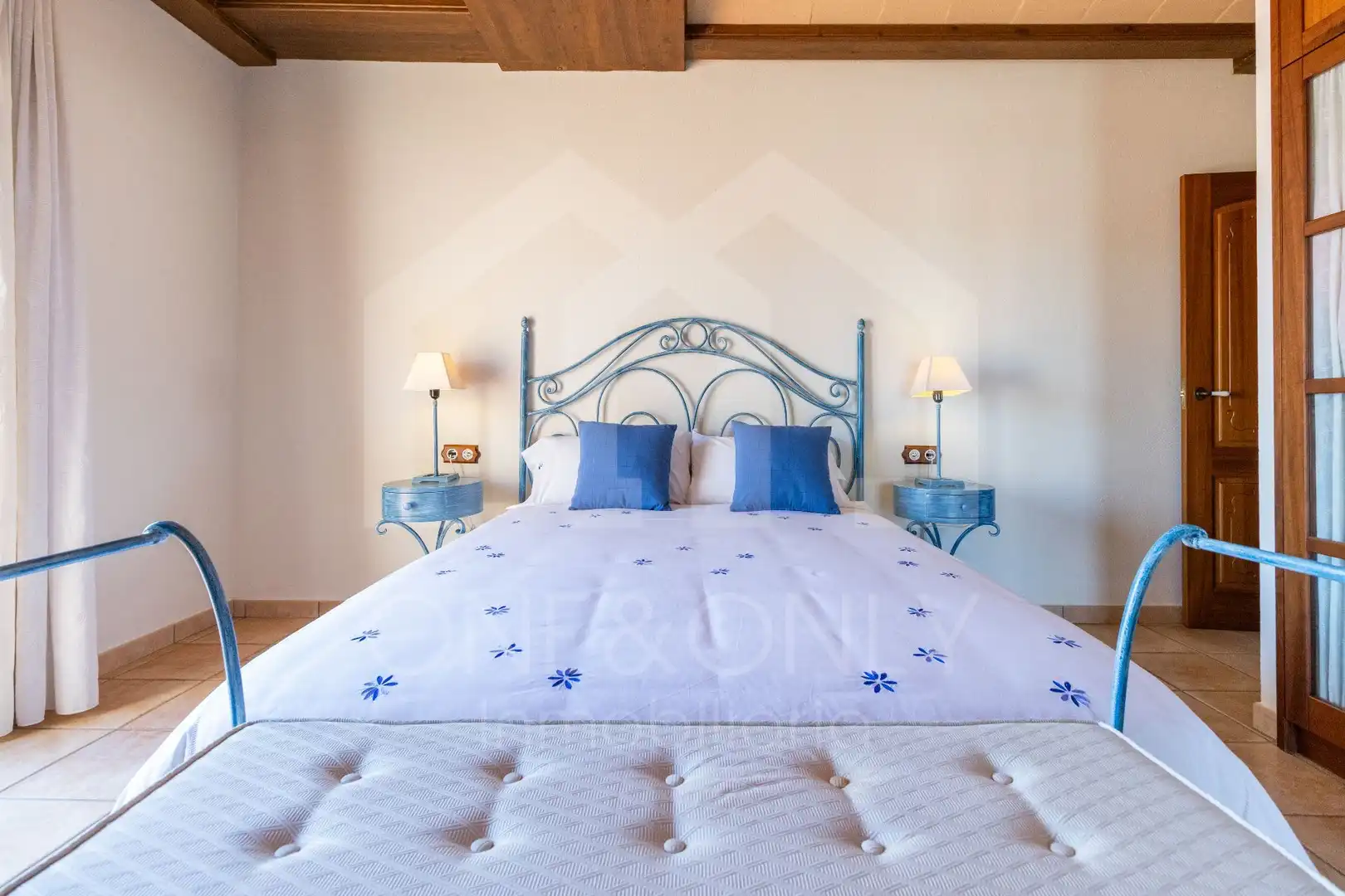 Dormitori de Casa o xalet en venda en Mont-roig del Camp amb Aire condicionat, Calefacció i Jardí privat