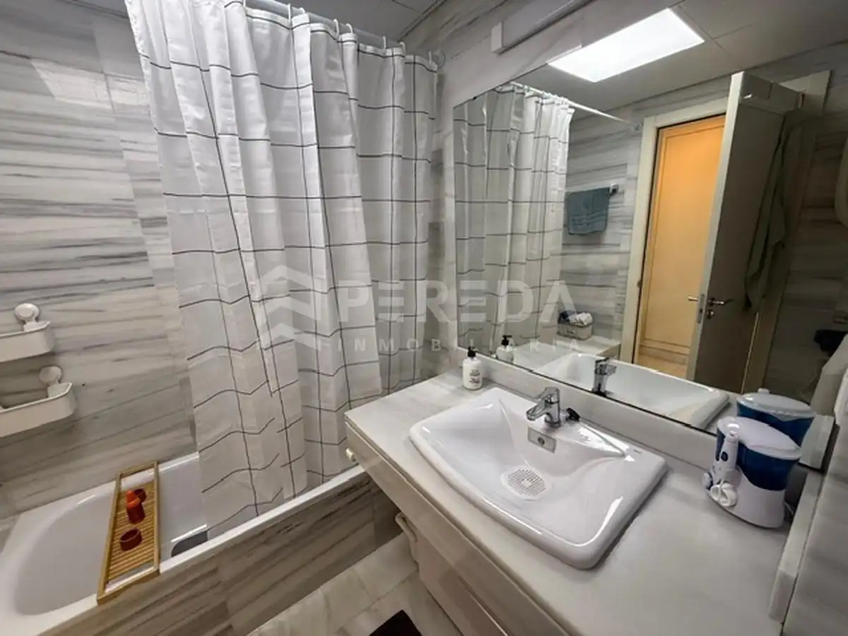 Bany de Apartament en venda en Roquetas de Mar amb Aire condicionat, Jardí privat i Terrassa