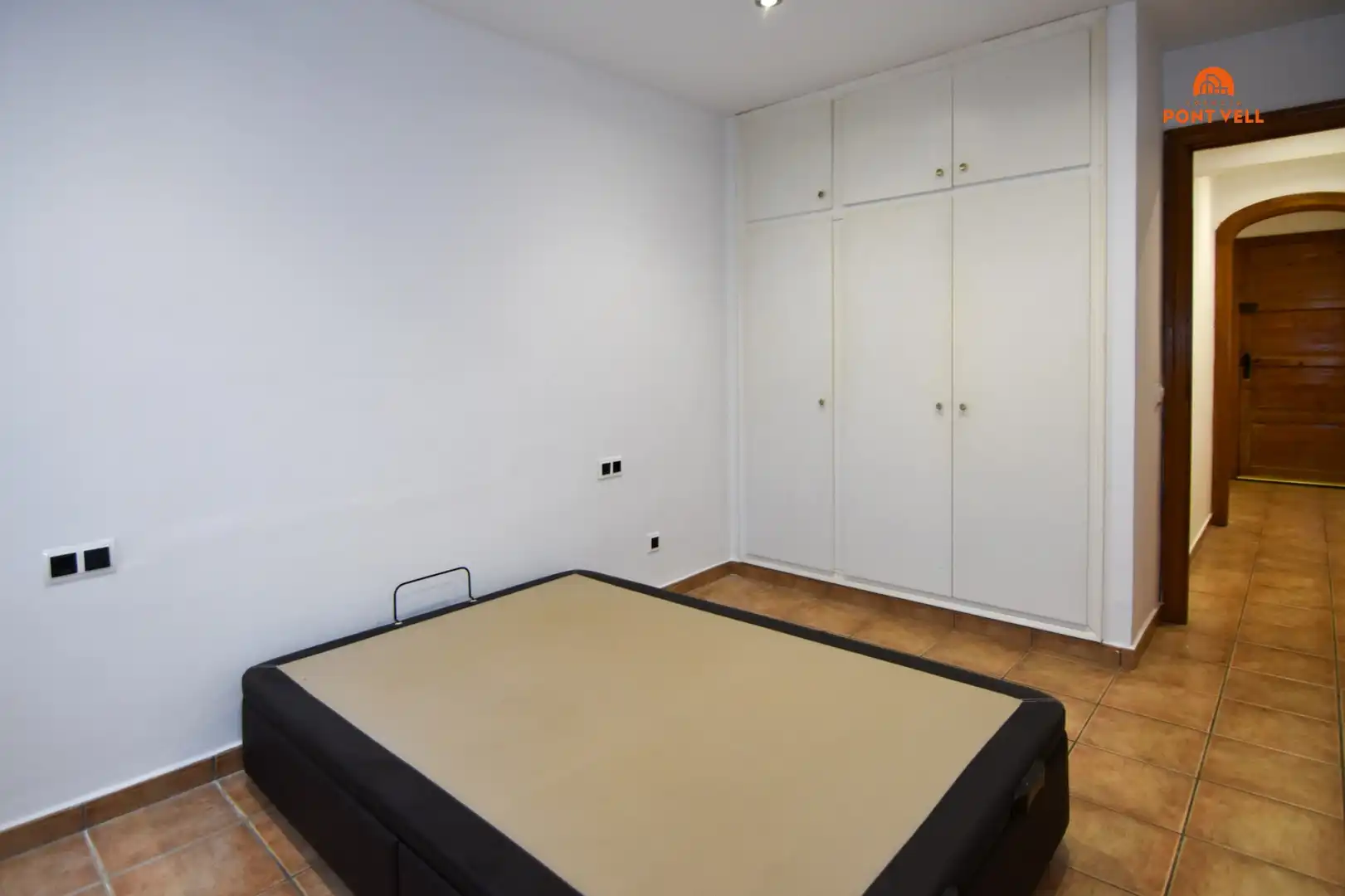 Habitación de Piso en venta en La Bisbal d'Empordà con Calefacción, Terraza y Balcón