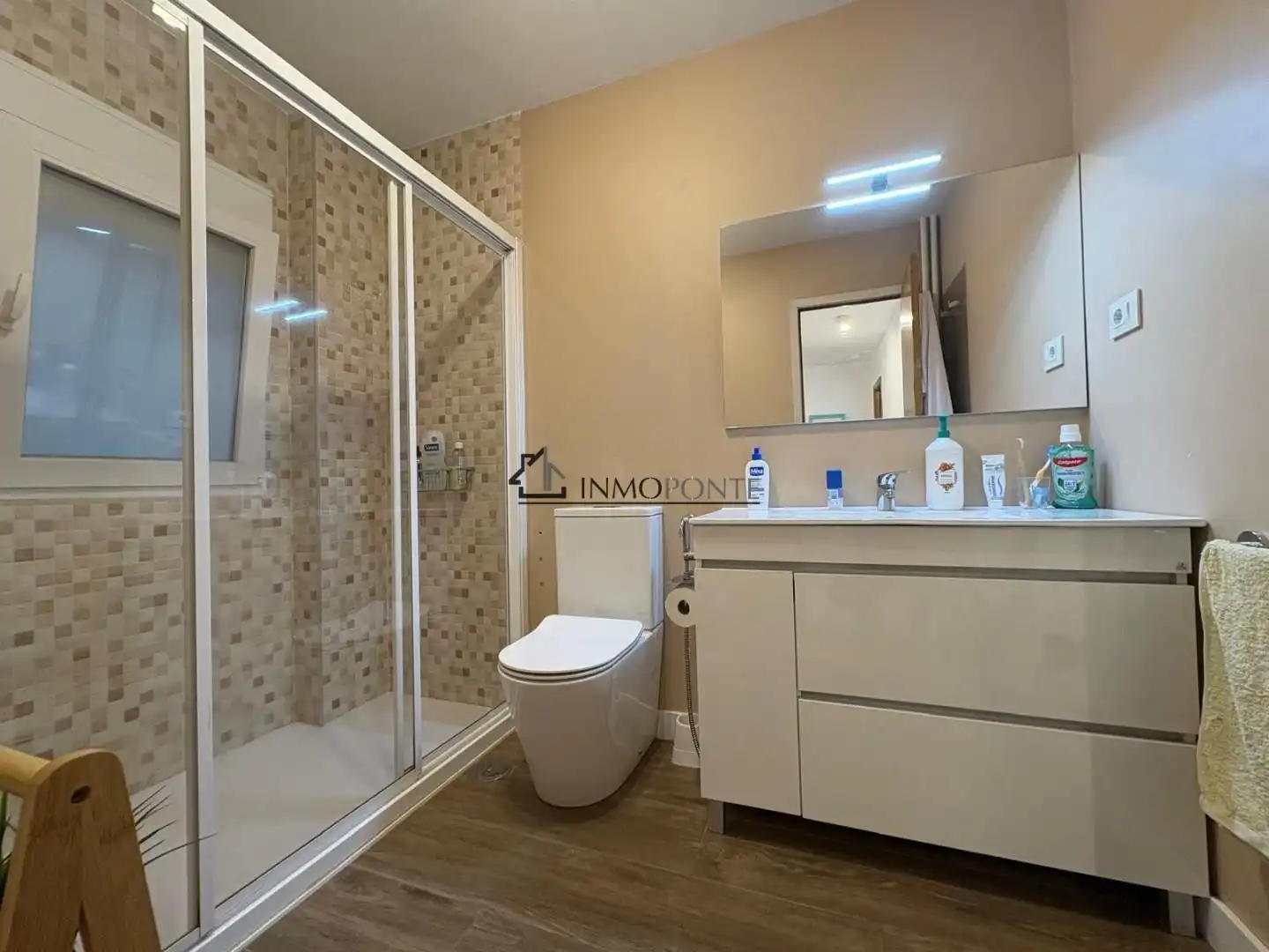 Bathroom of Flat for rent in Pontevedra Capital   with Heating, Terrace and Furnished