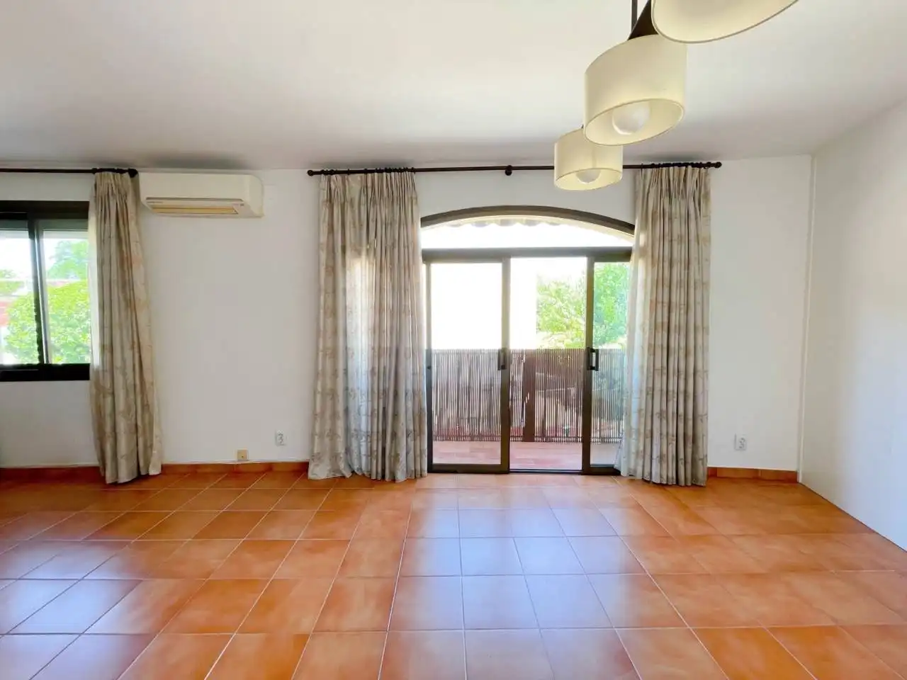 Living room of Detached homes for sale in Cerdanyola del Vallès  with Air Conditioner, Heating and Private garden