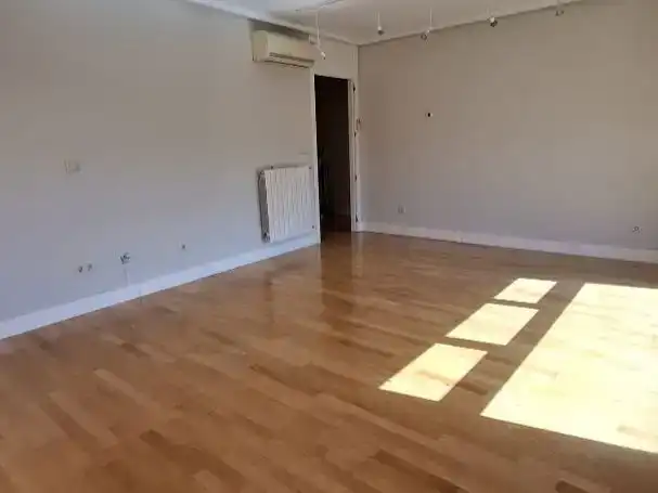 Wohnzimmer von Wohnung zur Miete in  Madrid Capital mit Klimaanlage und Schwimmbad