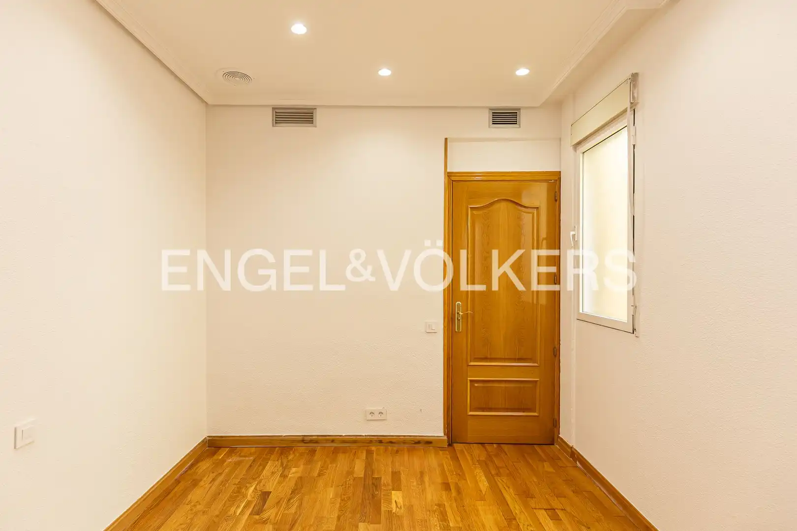 Flat for rent in Madrid  with Heating