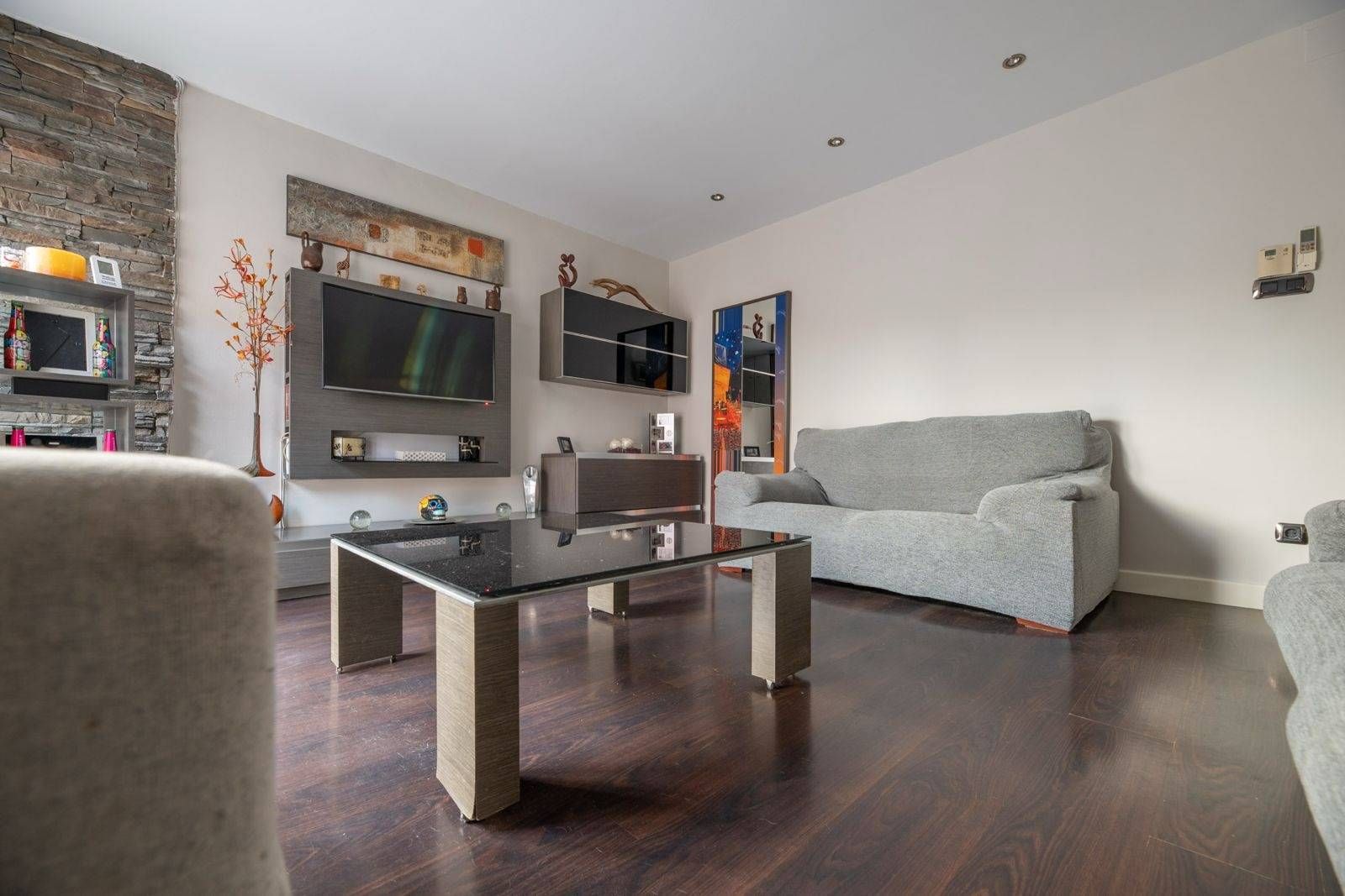 Living room of Flat for sale in  Madrid Capital  with Air Conditioner and Heating