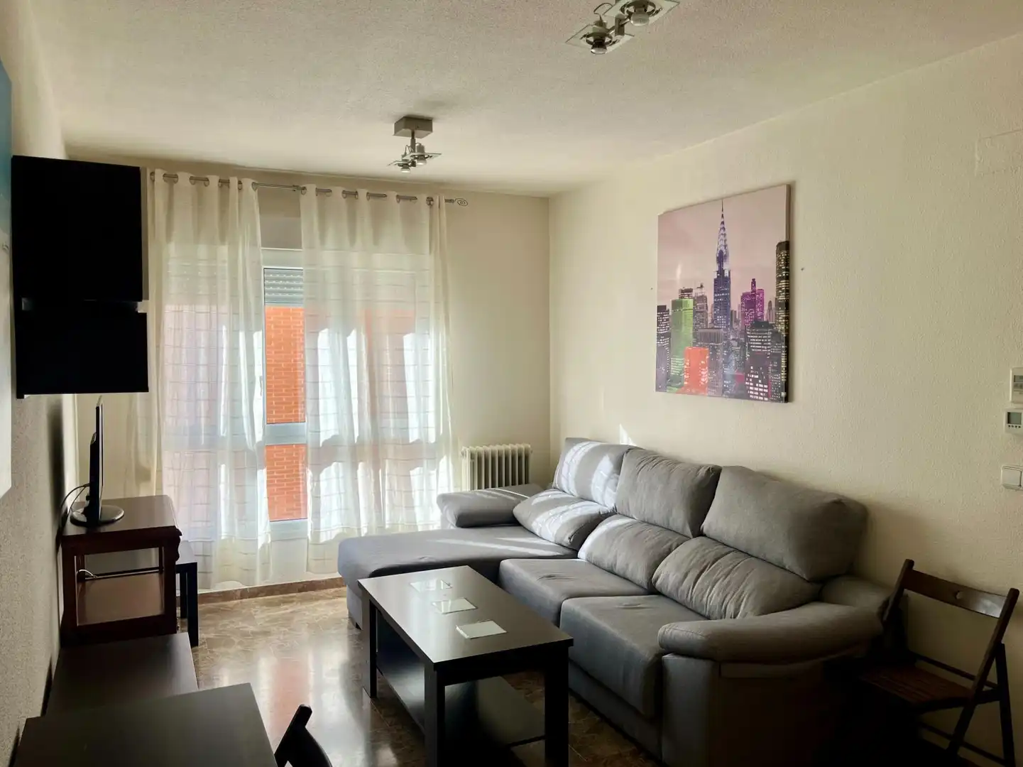 Living room of Flat for rent in Granada  with Air Conditioner, Heating and Furnished