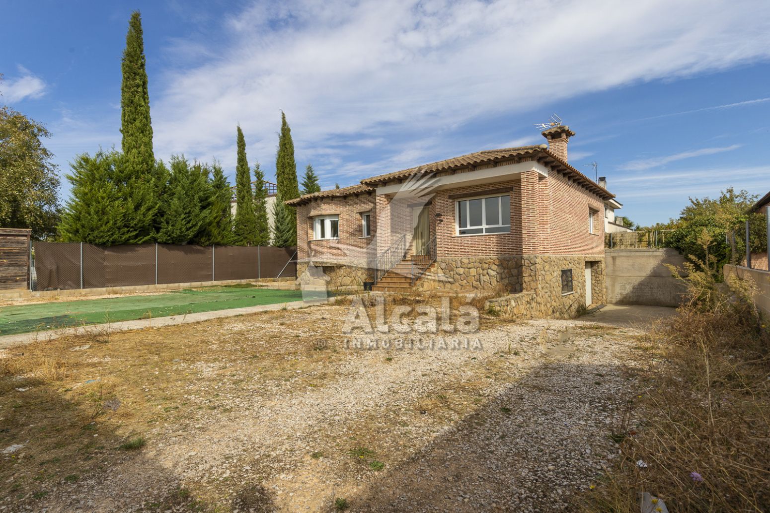 Vista exterior de Casa o xalet en venda en Chiloeches amb Calefacció