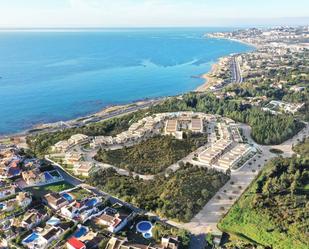 Vista exterior de Casa adosada de lloguer en Mijas amb Jardí privat, Terrassa i Piscina