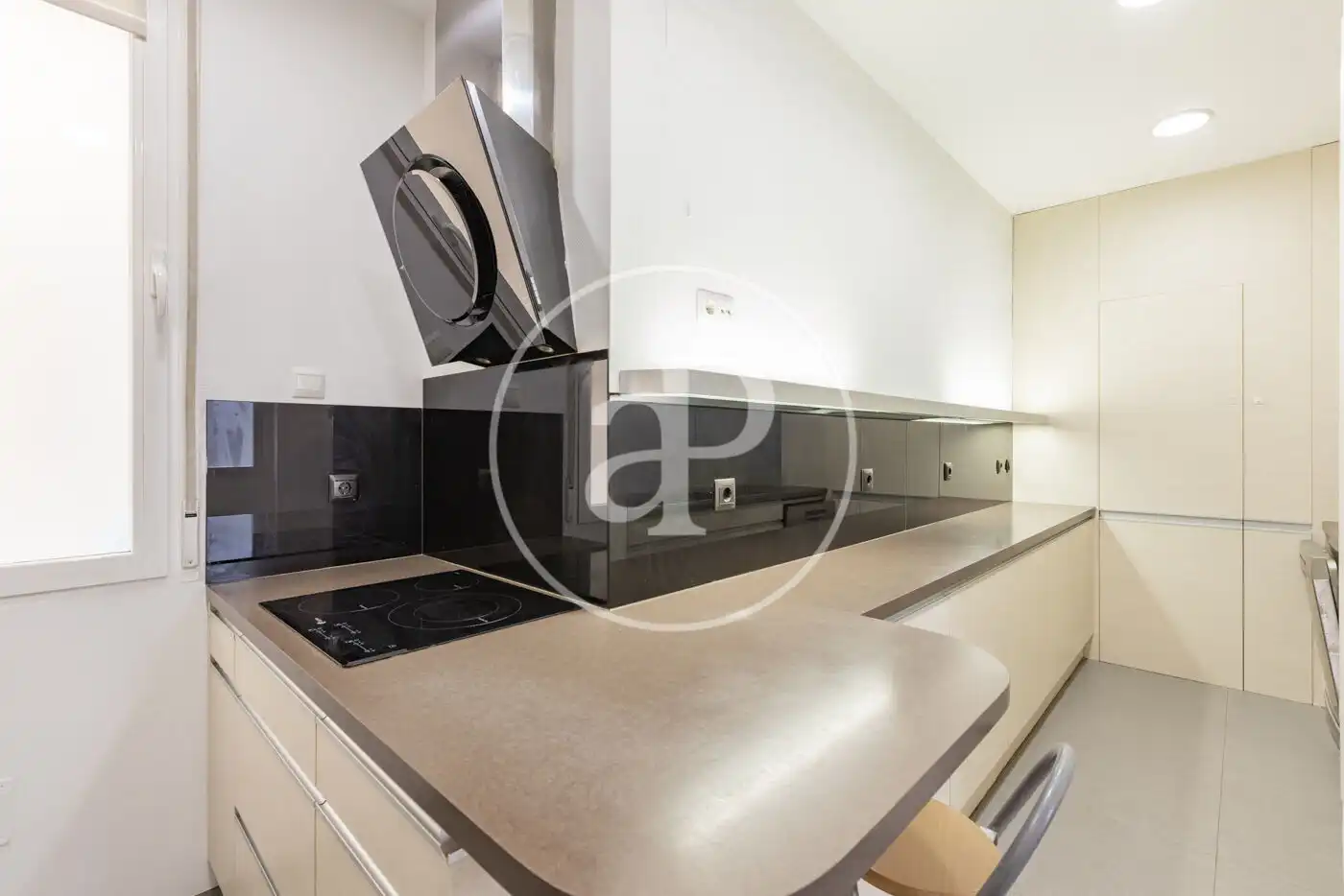 Cocina de Piso de alquiler en Madrid con Aire acondicionado, Calefacción y Balcón
