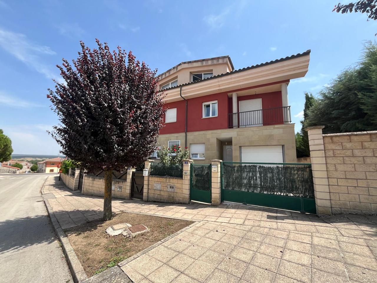 Vista exterior de Casa o xalet en venda en Cardeñajimeno amb Calefacció, Jardí privat i Terrassa