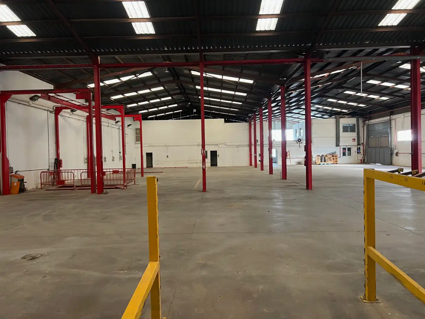 Nau industrial de lloguer en Quart de Poblet amb Alarma