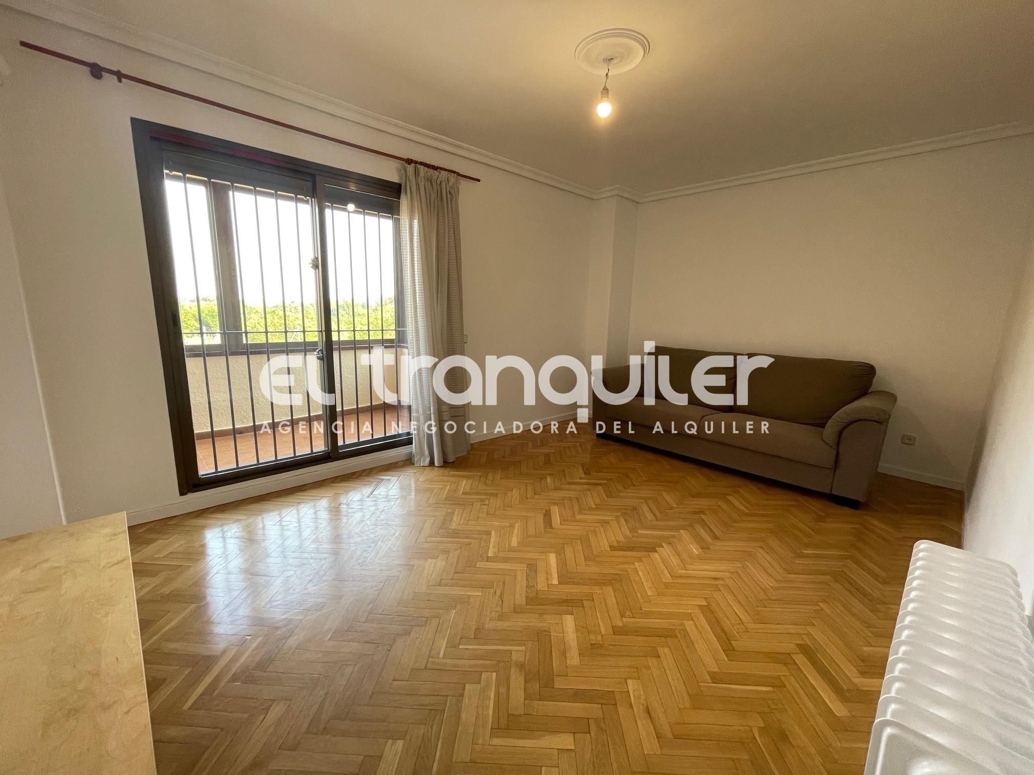 Sala d'estar de Pis de lloguer en Tres Cantos amb Aire condicionat, Parquet i Terrassa