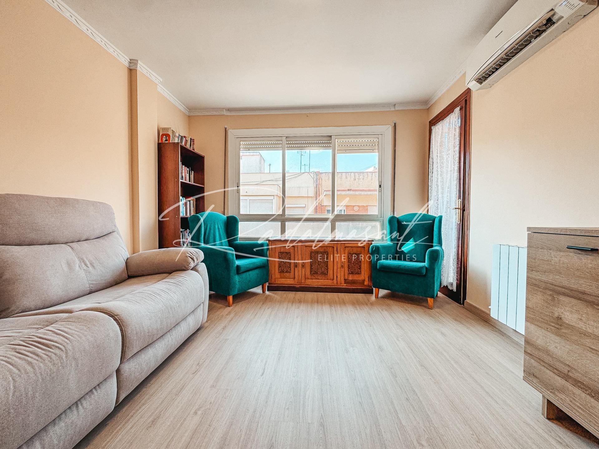 Living room of Flat for sale in Reus  with Air Conditioner, Heating and Parquet flooring