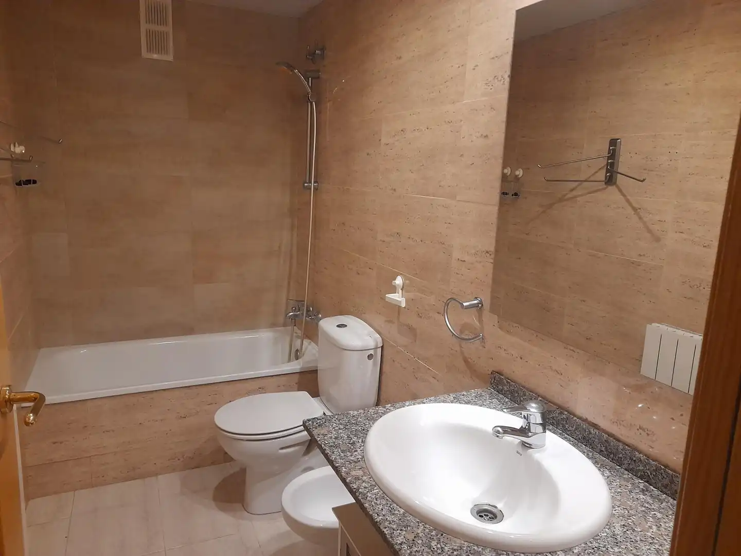 Bathroom of Flat for rent in Mataró  with Heating and Parquet flooring