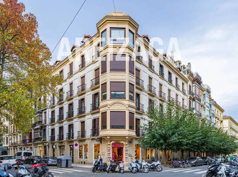 Vista exterior de Piso en venta en Donostia - San Sebastián  con Calefacción, Terraza y Balcón