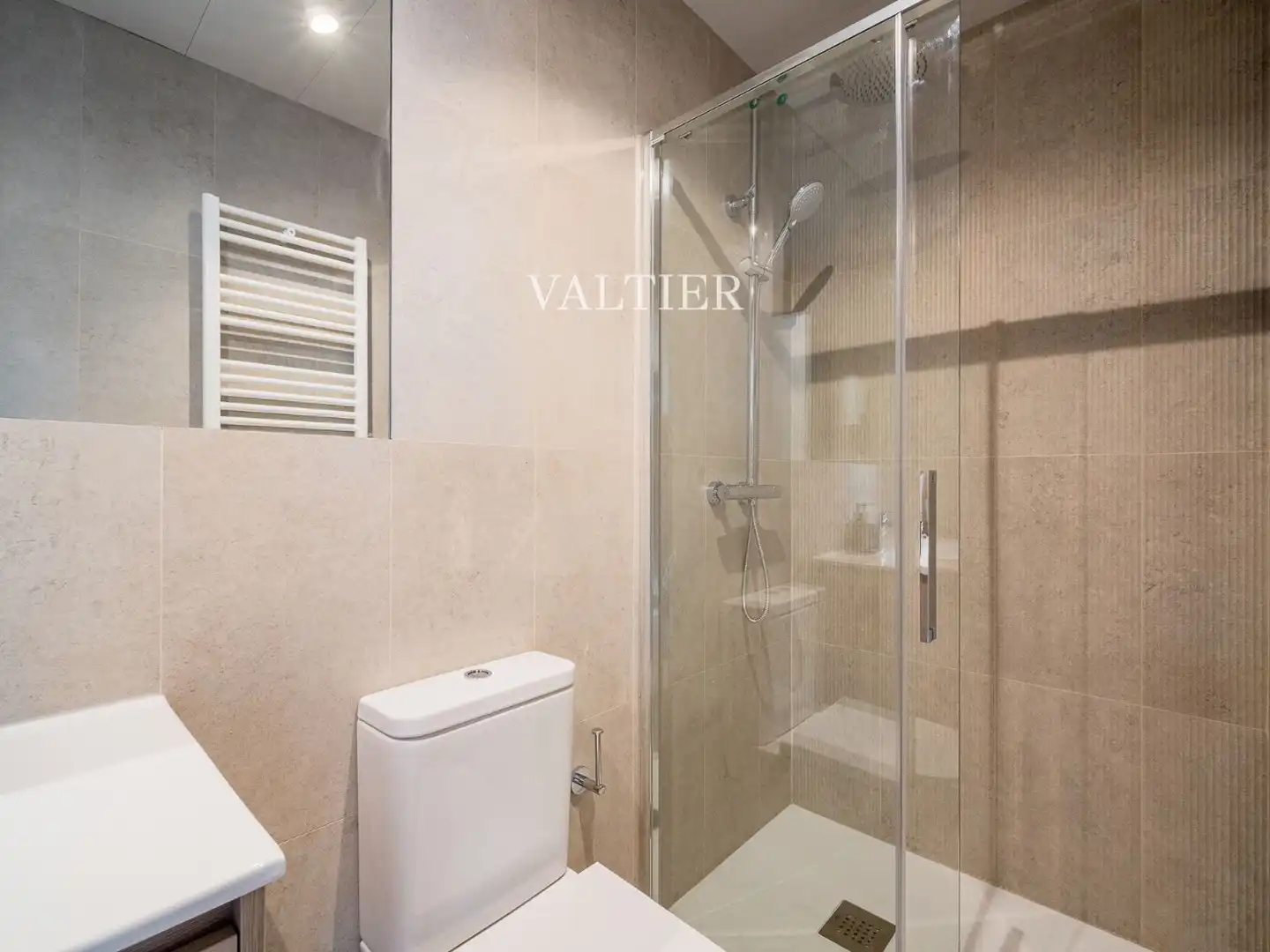 Bathroom of Flat for rent in Madrid  with Terrace and Furnished