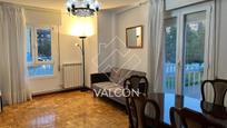 Sala d'estar de Apartament de lloguer en Burgos Capital amb Calefacció i Parquet