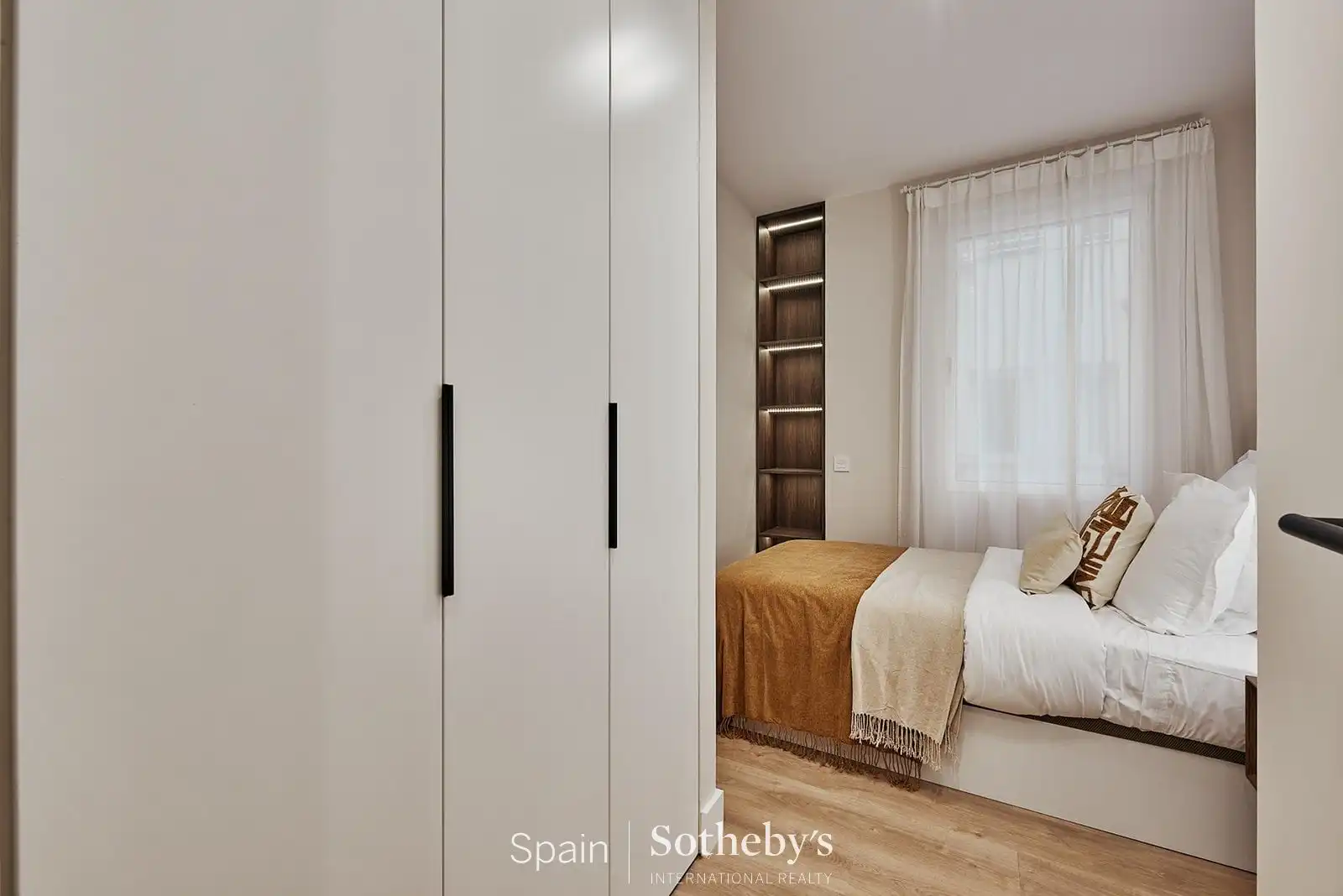 Dormitori de Apartament en venda en Madrid amb Aire condicionat i Calefacció