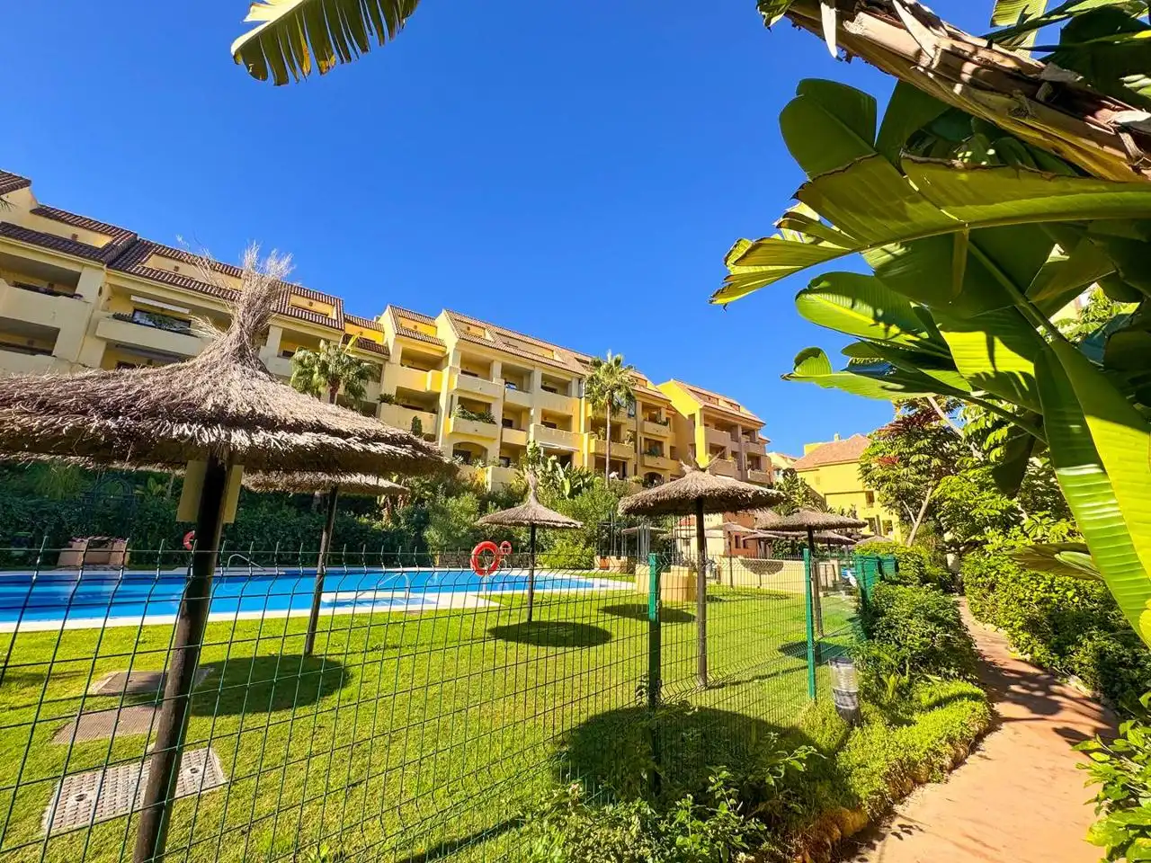 Vista exterior de Apartamento en venta en Manilva con Aire acondicionado, Calefacción y Terraza
