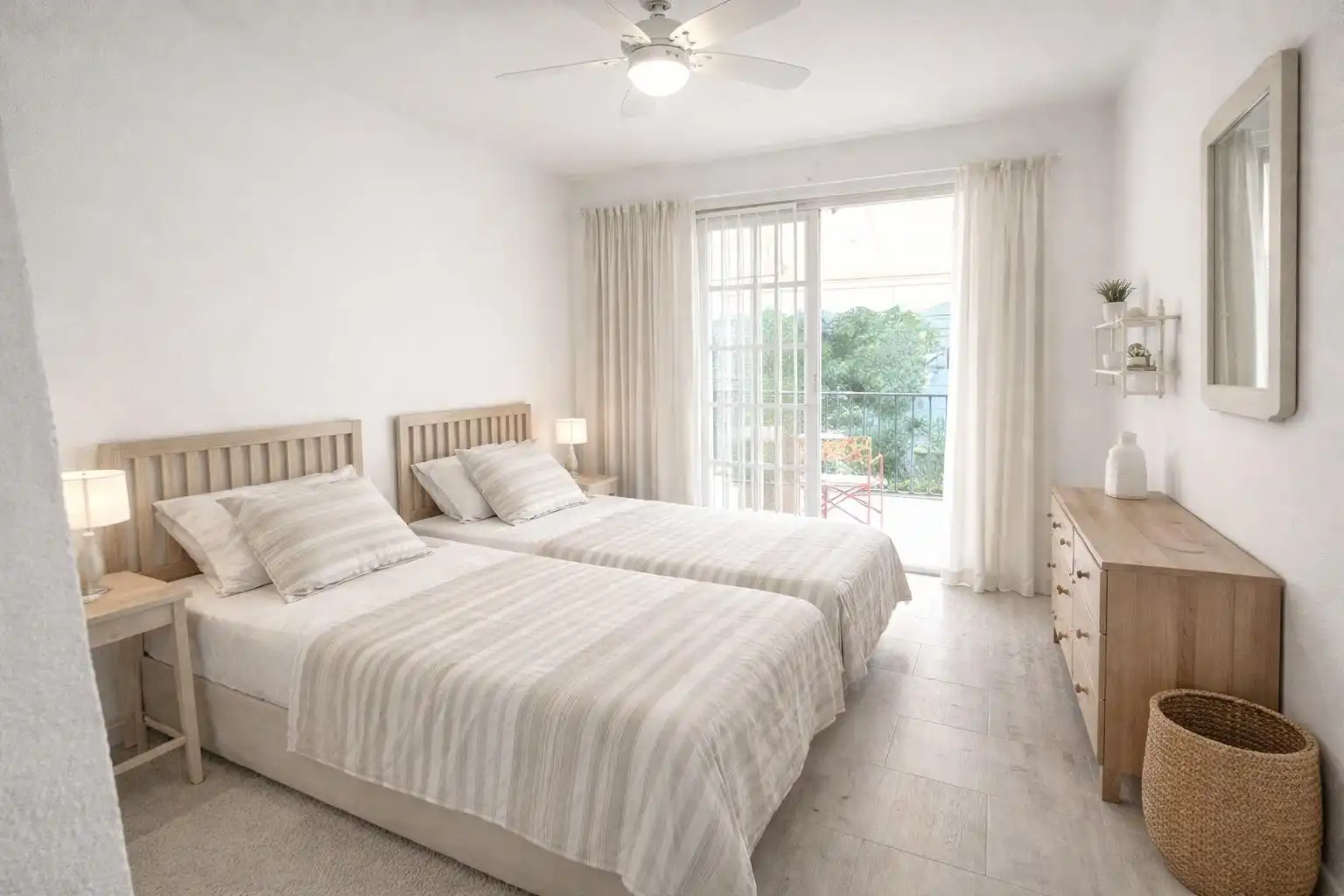 Dormitori de Casa adosada en venda en Fuengirola amb Aire condicionat, Jardí privat i Terrassa