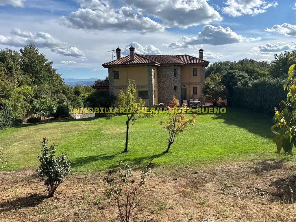 Jardí de Casa o xalet en venda en Sequeros amb Calefacció, Jardí privat i Terrassa