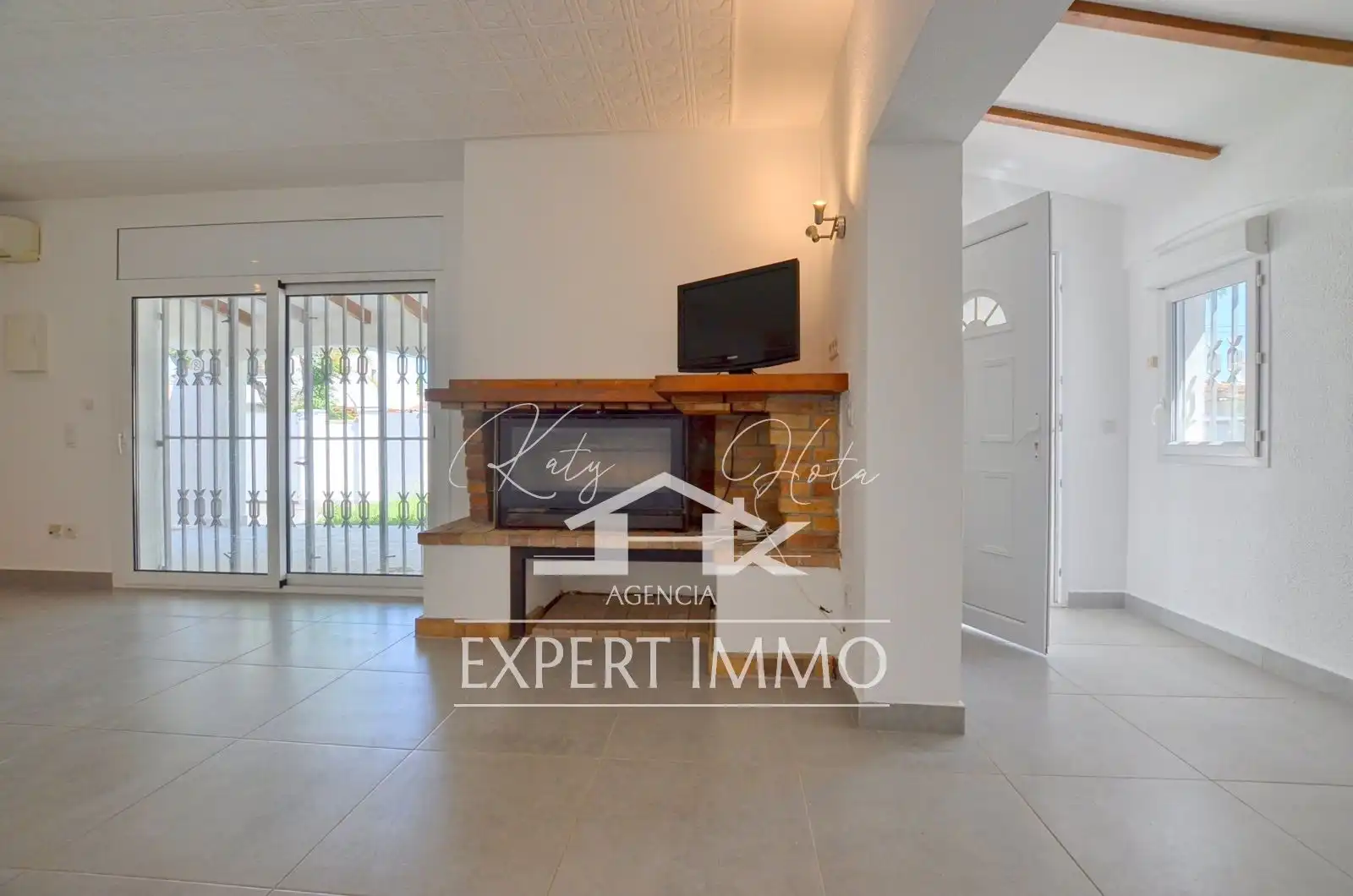Sala de estar de Casa o chalet en venta en Empuriabrava con Calefacción, Jardín privado y Terraza