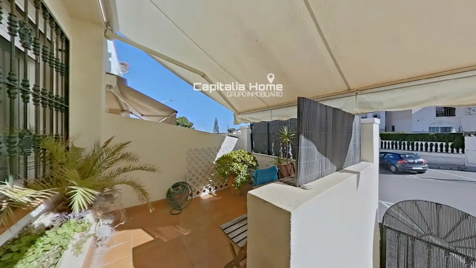 Terrasse von Einfamilien-Reihenhaus zum Verkauf in Santa Pola mit Abstellraum, Schwimmbad und Möbliert