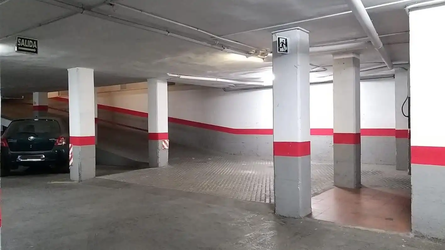 Parkplatz von Garage zur Miete in Granada