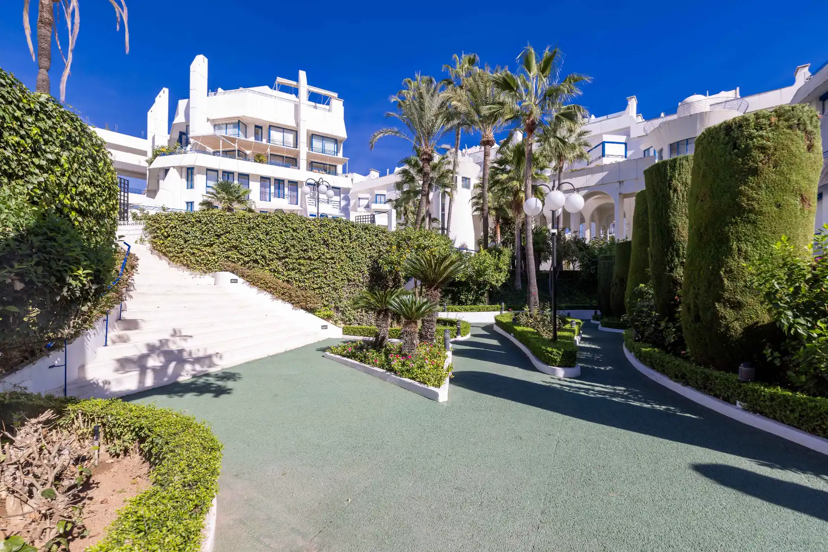 Vista exterior de Dúplex en venta en Marbella con Aire acondicionado, Calefacción y Terraza