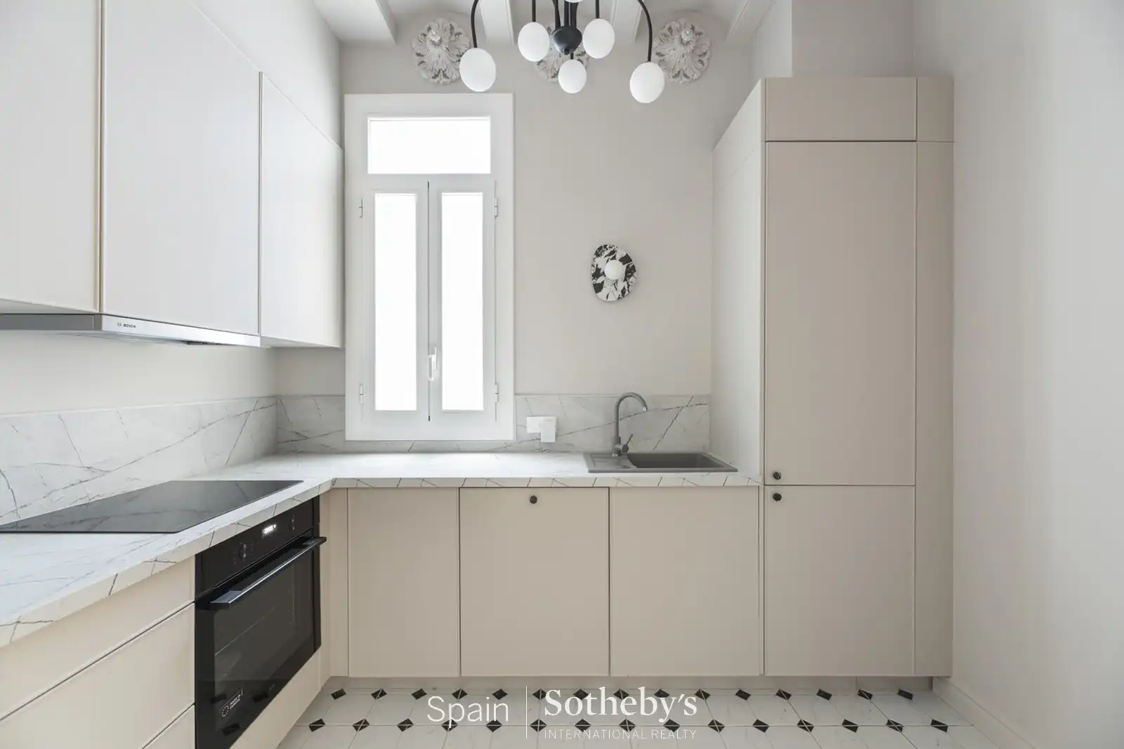 Cuina de Apartament en venda en Barcelona amb Aire condicionat