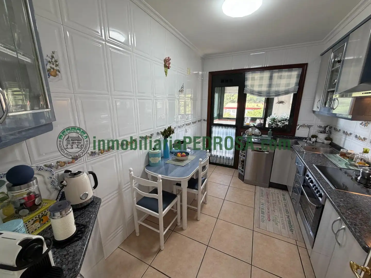 Vista exterior de Apartament en venda en Pontevedra Capital  amb Calefacció i Traster