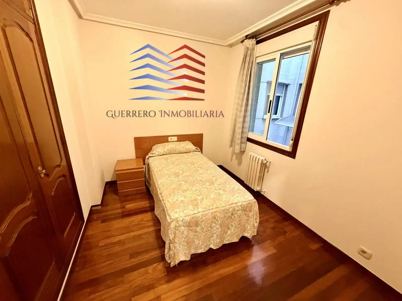 Habitación de Apartamento de alquiler en Ourense Capital  con Calefacción, Parquet y Trastero