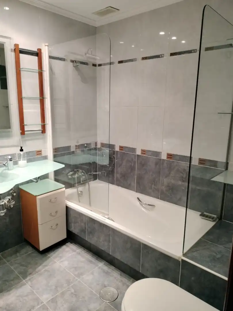 Badezimmer von Wohnung zur Miete in León Capital 