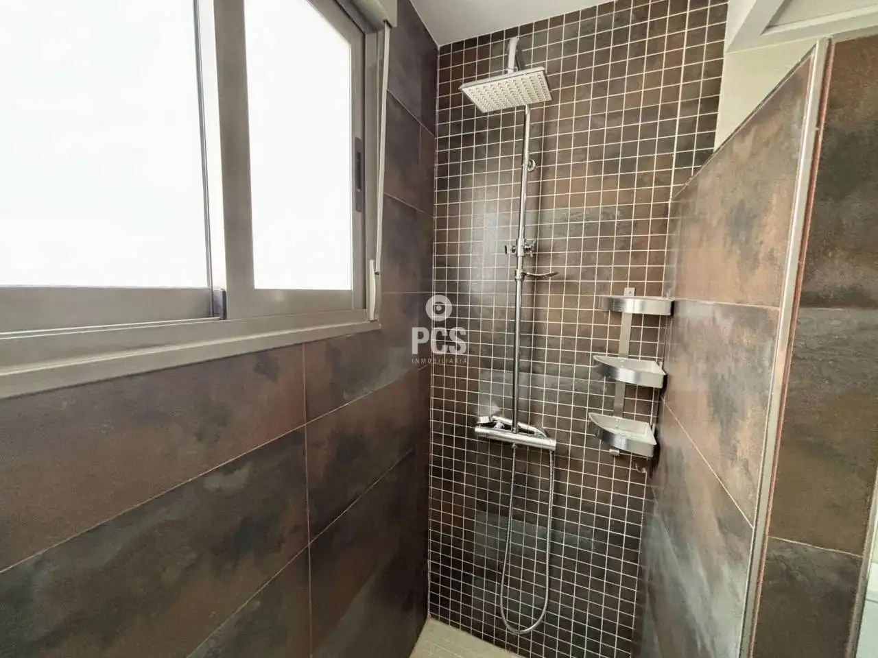 Baño de Ático en venta en Totana con Calefacción, Terraza y Trastero