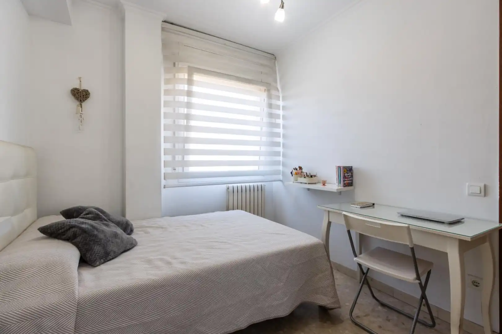 Habitación de Piso en venta en Sabadell con Aire acondicionado, Calefacción y Trastero