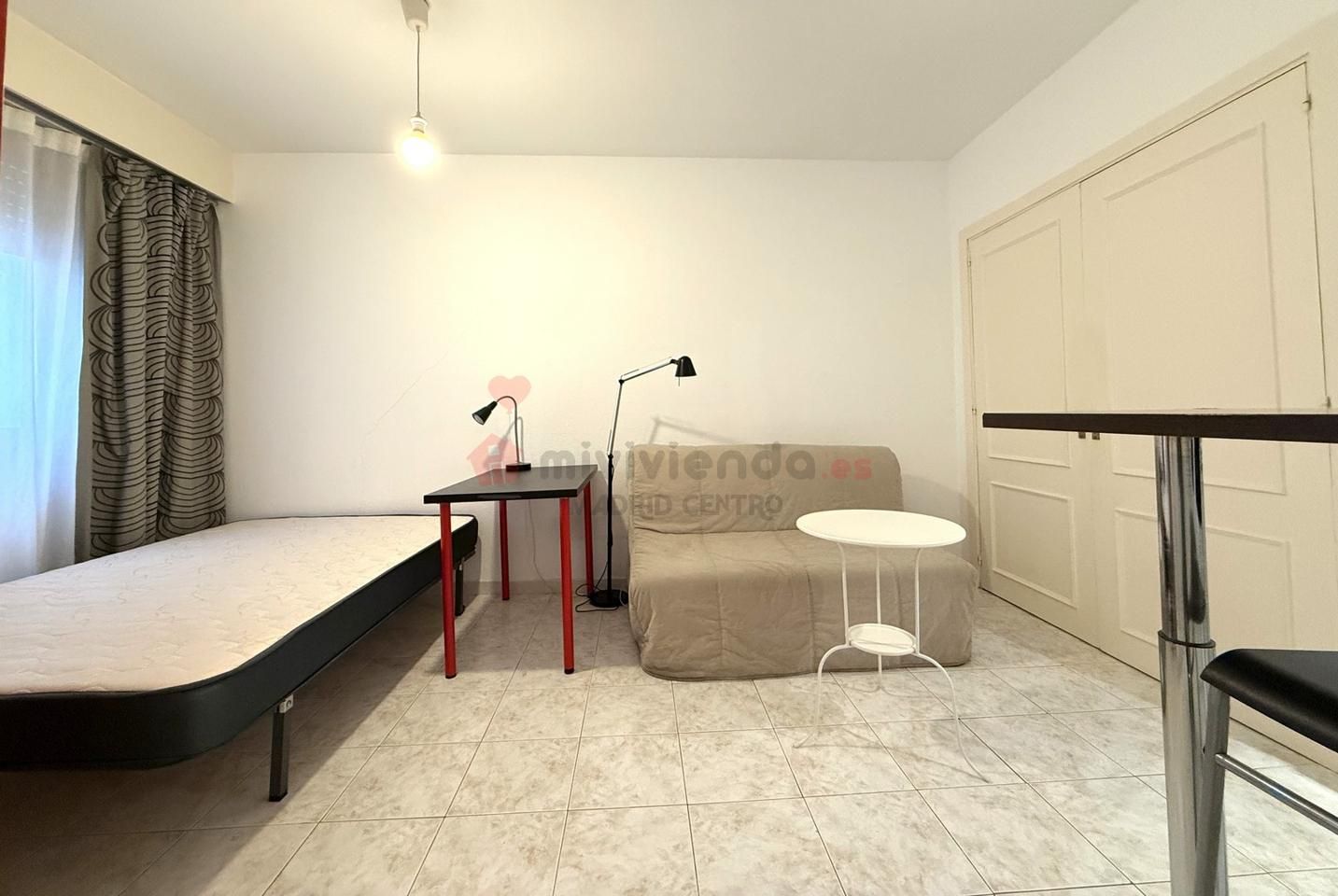 Dormitori de Estudi de lloguer en  Madrid Capital amb Aire condicionat, Calefacció i Moblat