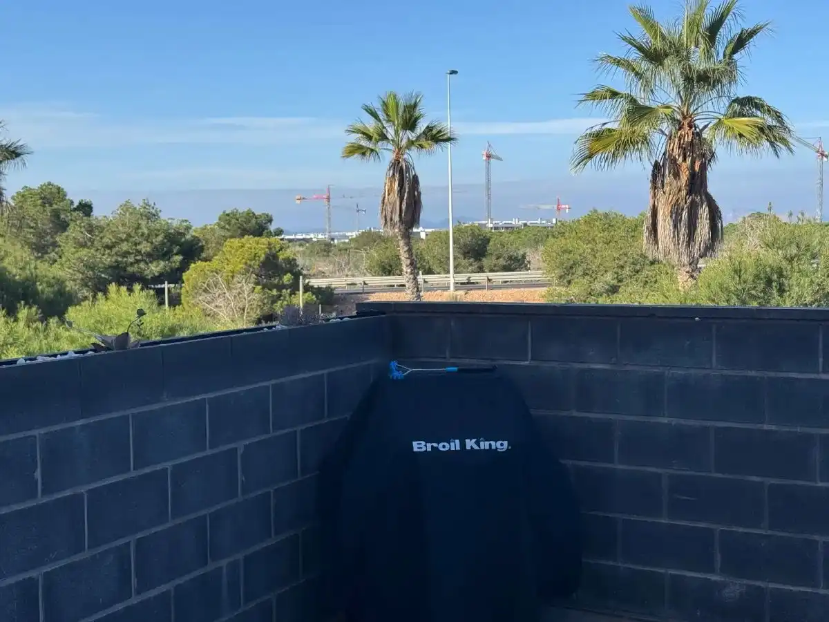 Vista exterior de Casa adosada en venta en Torrevieja con Aire acondicionado, Jardín privado y Amueblado