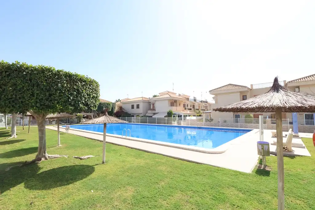 Piscina de Apartament en venda en Orihuela amb Terrassa, Piscina i Moblat