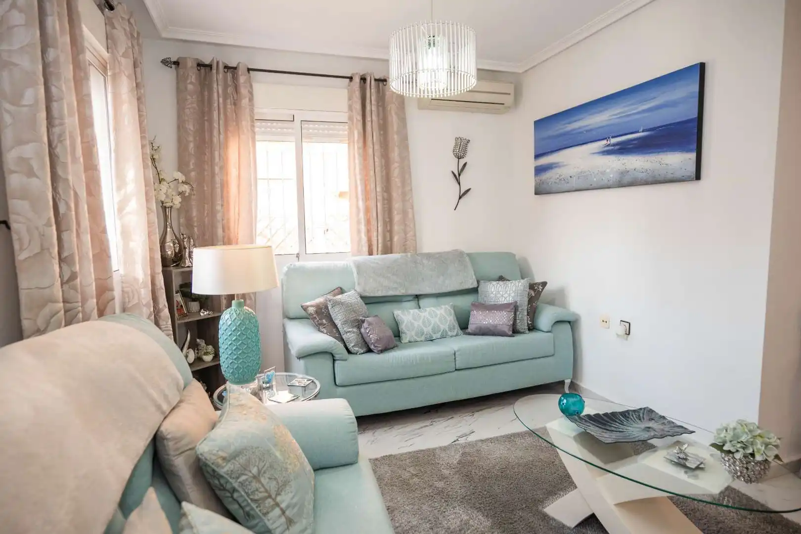 Sala d'estar de Casa adosada en venda en Los Montesinos amb Aire condicionat, Jardí privat i Terrassa