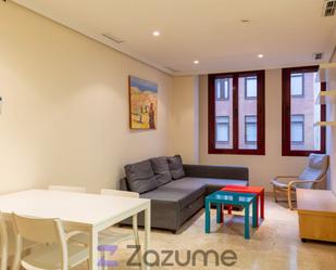 Living room of Flat to rent in  Madrid Capital  with Air Conditioner, Heating and Parquet flooring