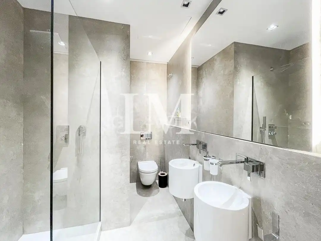 Bany de Apartament de lloguer en Barcelona amb Aire condicionat, Calefacció i Moblat