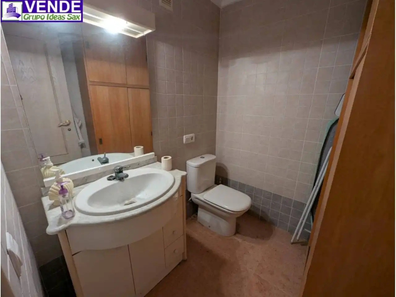 Bany de Edifici en venda en Sax