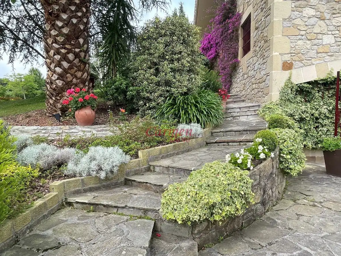 Jardín de Casa o chalet en venta en Loiu con Jardín privado, Terraza y Trastero