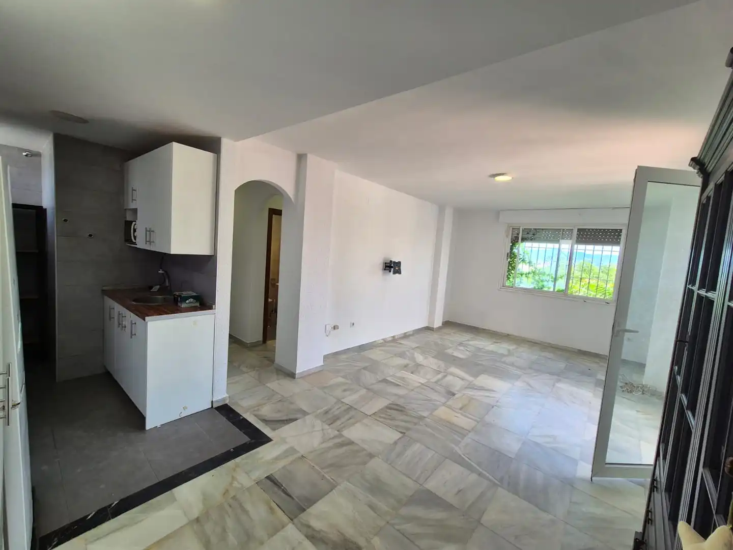 Sala d'estar de Pis de lloguer en Torremolinos amb Terrassa, Forn i Rentadora