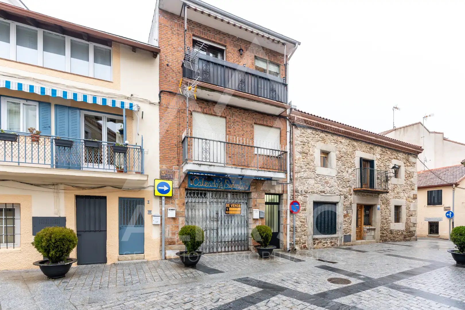 Vista exterior de Piso en venta en Miraflores de la Sierra con Calefacción, Terraza y Horno