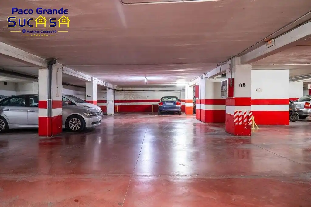 Aparcament de Garatge en venda en Granada