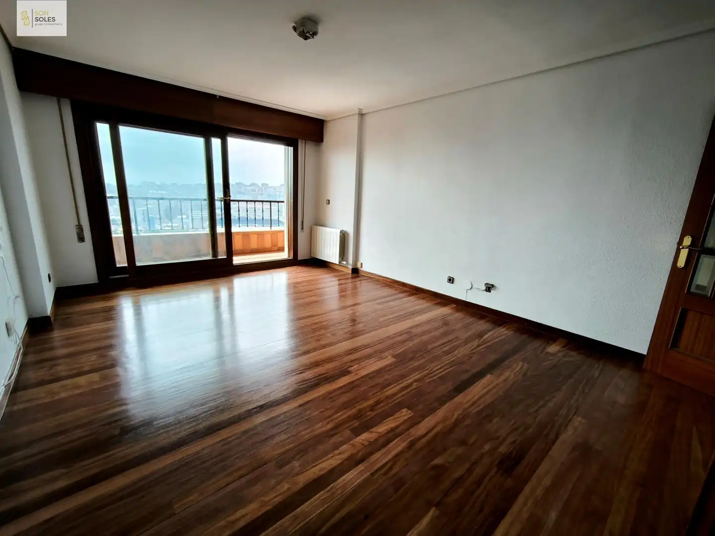 Living room of Flat for rent in Santander  with Heating, Parquet flooring and Terrace