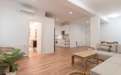 Living room of Flat for sale in  Madrid Capital  with Air Conditioner, Heating and Terrace