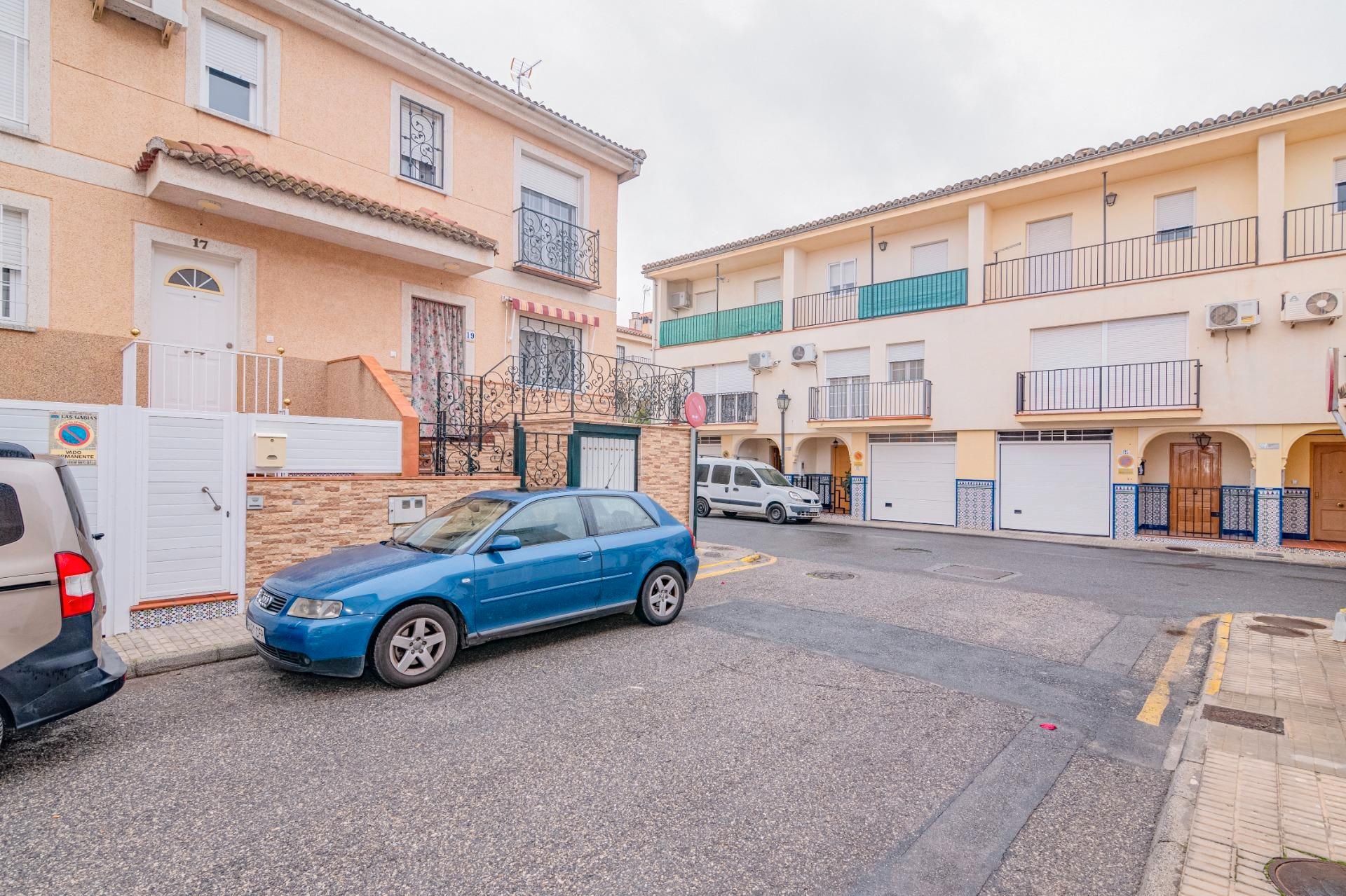 Exterior view of Single-family semi-detached for sale in Las Gabias  with Terrace and Community pool